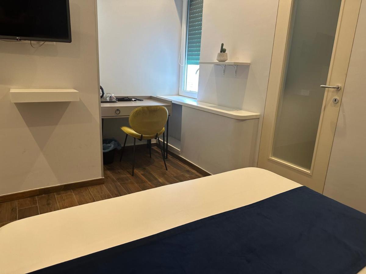 Hotiday Room Collection - Napoli Botanique Екстер'єр фото